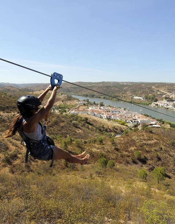VIDEO: Zipline vožnjom sada možete prijeći granicu iz Španjolske u Portugal!