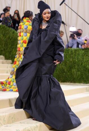 Sinoć je održana Met Gala u New Yorku. Donosimo najzanimljivije kombinacije poznatih dama s crvenog tepiha.