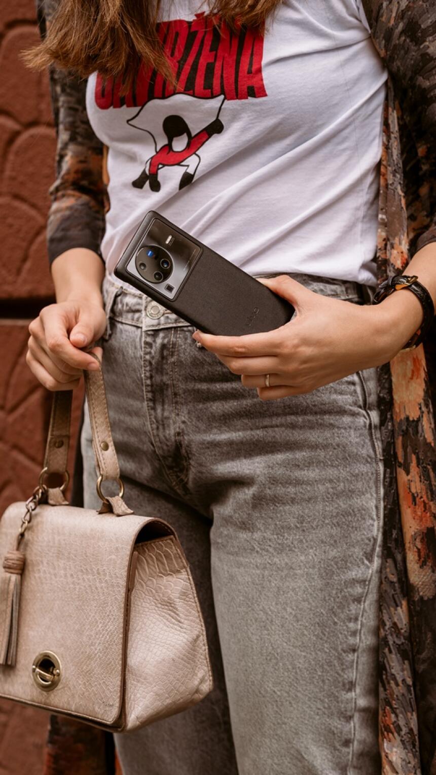 Svi pričaju o kameri novog vivo X80 Pro mobitela kreiranoj u suradnji s kompanijom Zeiss. Donosimo detalje.