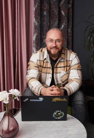 Bonjour.men: Senad Alibegović, TEDx govornik, ljubitelj životinja & employer brand menadžer