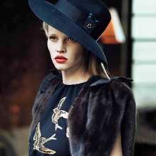 Lara Stone u ljubavnom trokutu