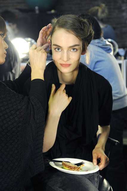 model_eating
