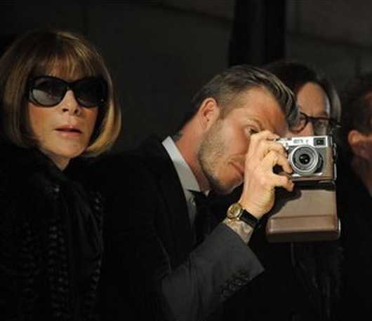 Čemu se smiješe Anna Wintour i Beckham?