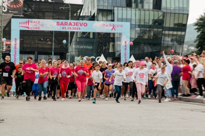 U Sarajevu održana RACE FOR THE CURE utrka, koja je okupila 10.000 građana i građanki