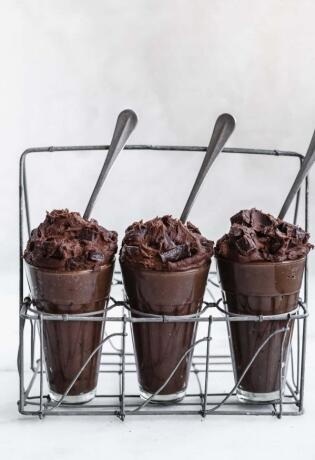 Brownie kolač u šalici bit će spreman za 1 minutu. Idealan desert za jednu osobu.