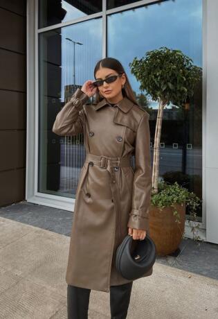 Kvalitetan, profinjen i tako chic. Ovaj baloner će svaki look učiniti posebnim.