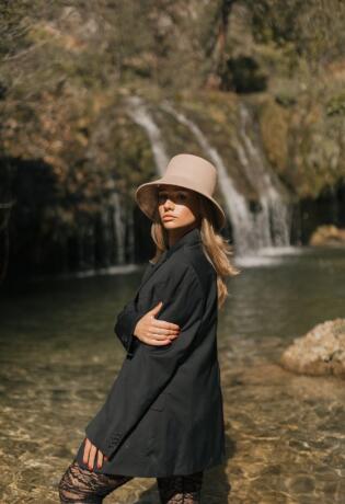 Hrapović Hats ima novu kolekciju šešira koji će upotpuniti stylish jesenske outfite