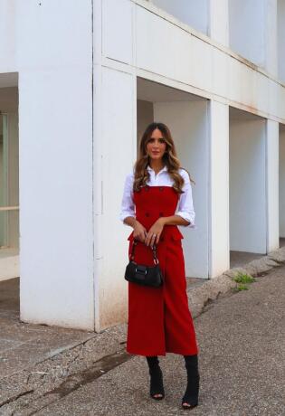 Upečatljiva i tako stylish! Donosimo haljinu koju možete nositi od jutra do večeri.