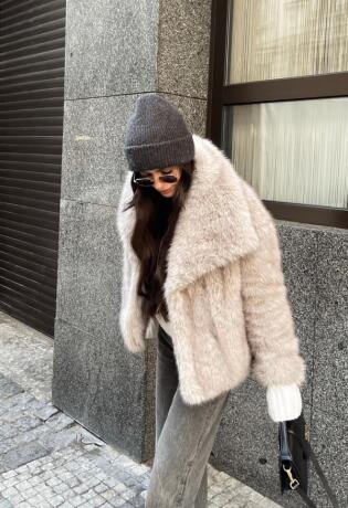 Cozy zima: 3 neodoljive bunde za chic kombinacije sezone