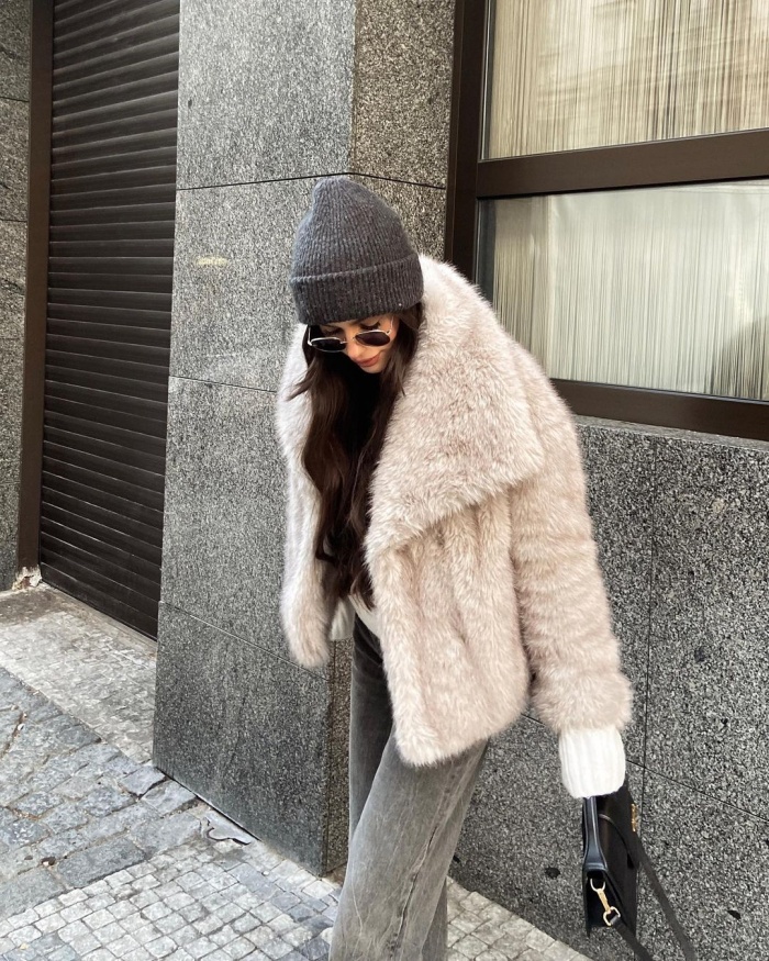 Cozy zima: 3 neodoljive bunde za chic kombinacije sezone