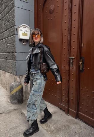 Amna Geljo donosi svježu viziju mode kroz 3 looka s jeans hlačama. Inspirirajte se.
