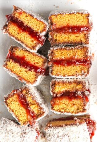 Evo zašto je Lamington s džemom od jagoda nova opsesija sladokusaca! Imamo recept.