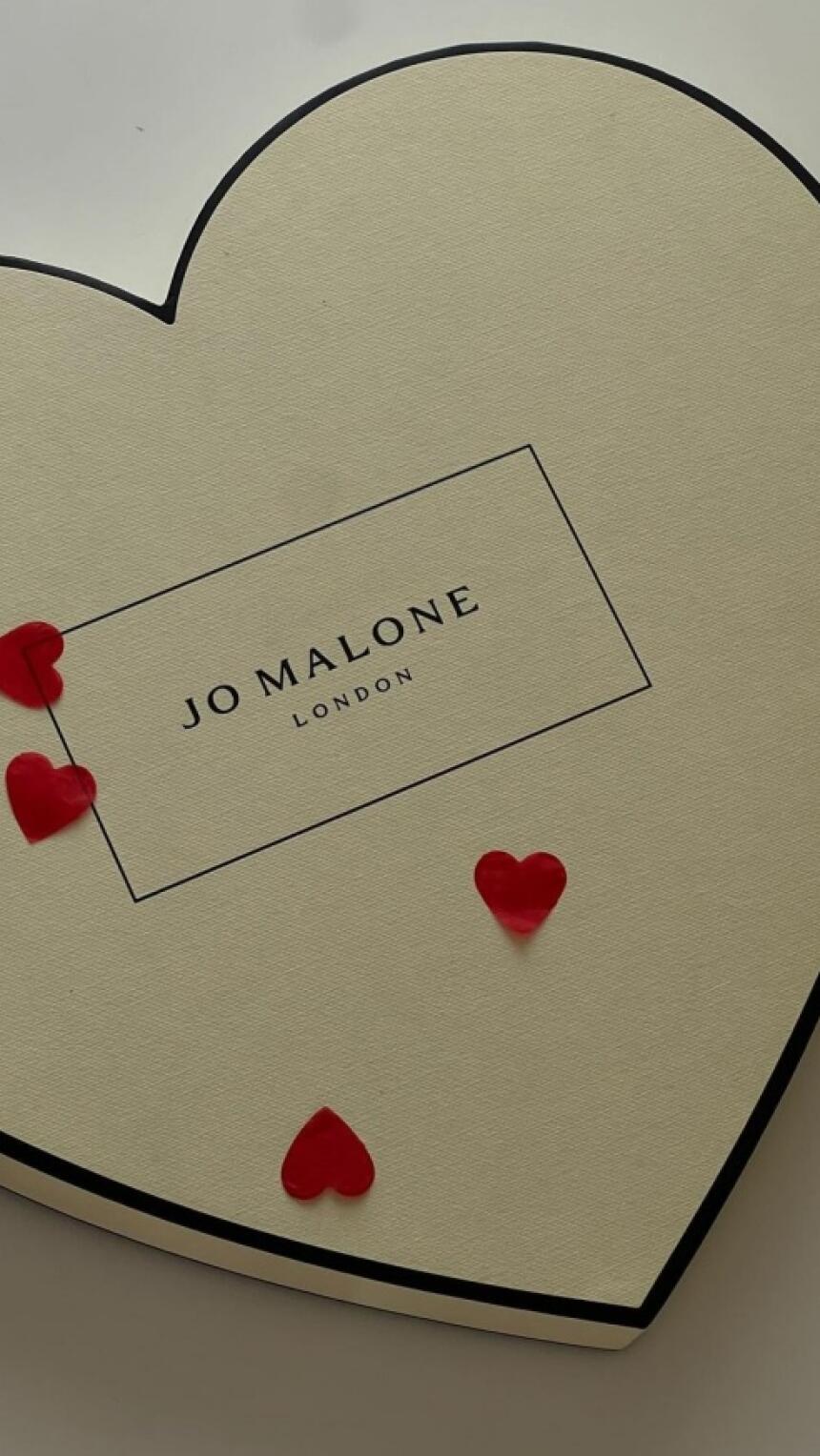 Klikni, naruči, pomiriši… 4 Jo Malone kreacije za energiju i luksuz u domu.