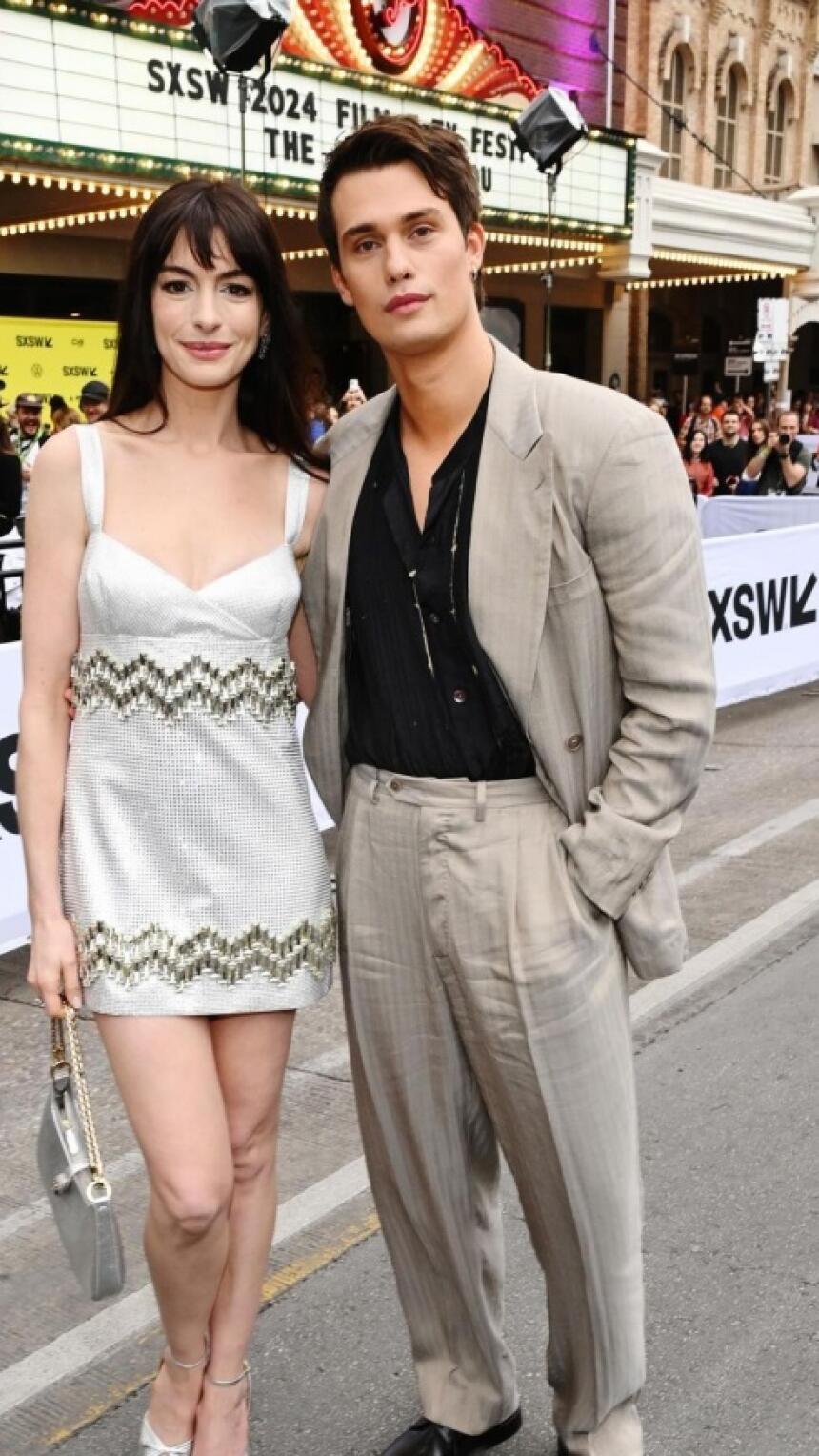 Anne Hathaway nas u novoj komediji podsjeća da živimo po svojim pravilima za sreću