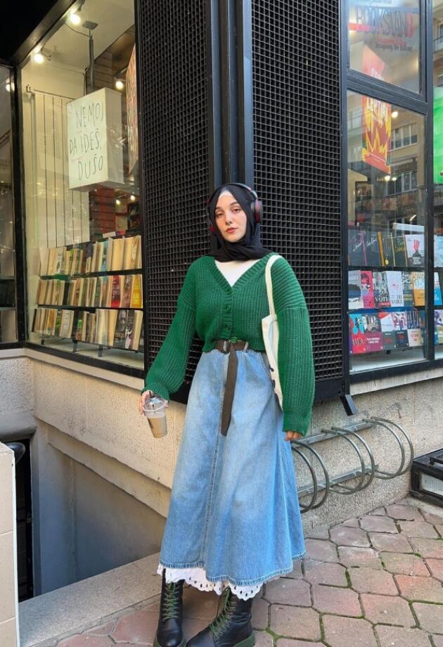 1 suknja, 4 outfita: Azra će vas inspirirati kako da kombinirate denim suknju