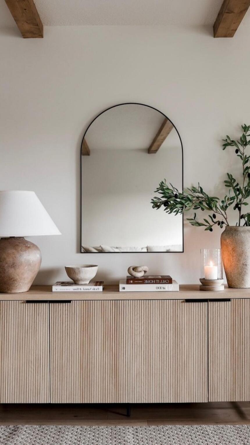 Zapanjite goste već na ulazu u vaš dom! Kreirajte chic komodu uz ove detalje.