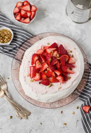 Pavlova s jagodama: Donosimo superukusni, lagani i osvježavajući recept