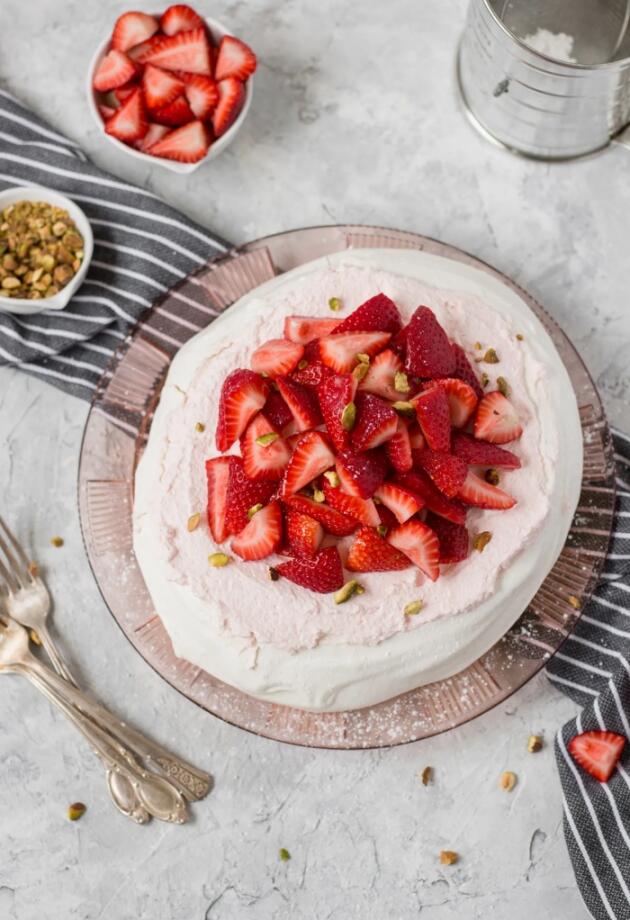 Pavlova s jagodama: Donosimo superukusni, lagani i osvježavajući recept