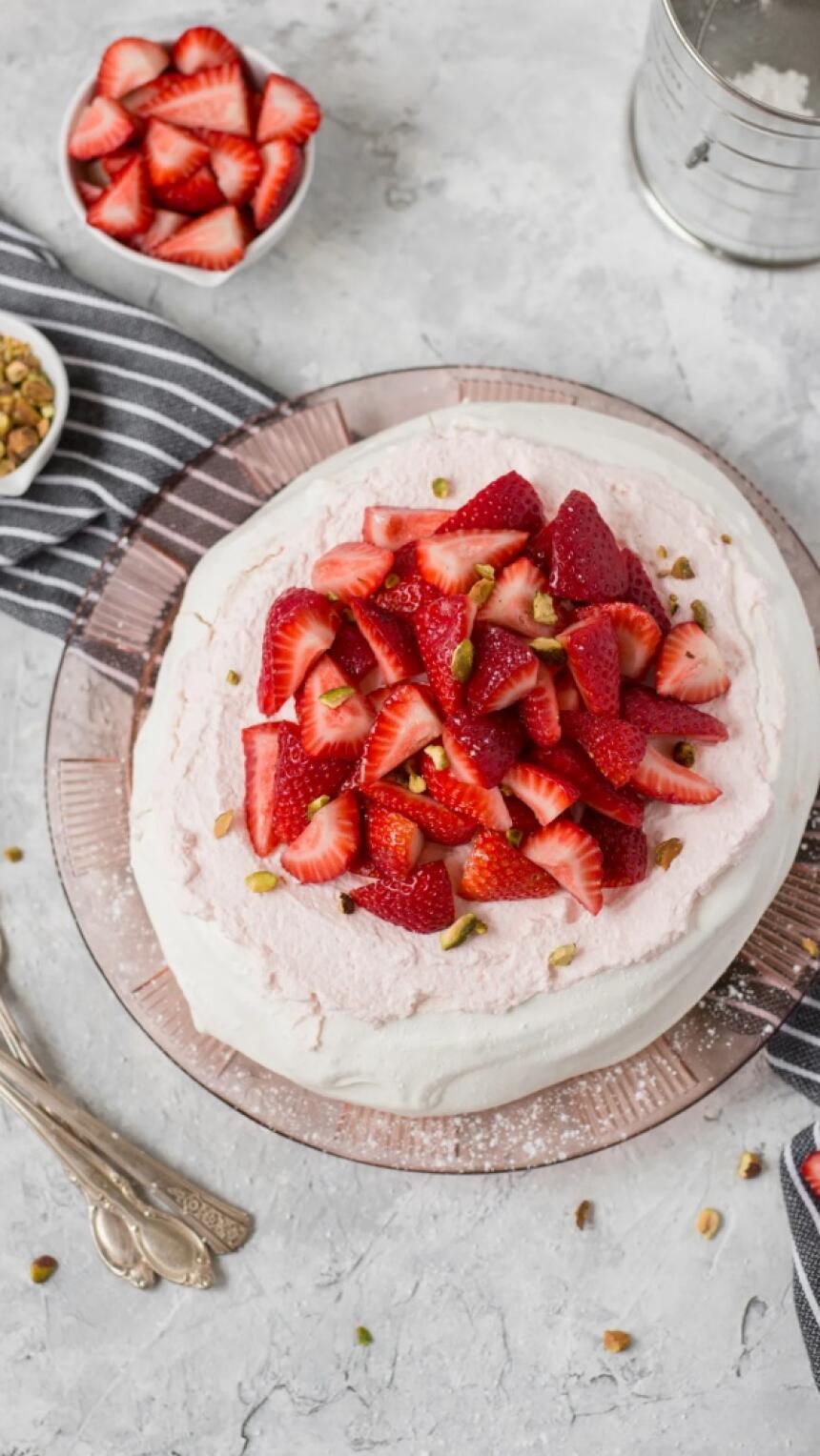 Pavlova s jagodama: Donosimo superukusni, lagani i osvježavajući recept