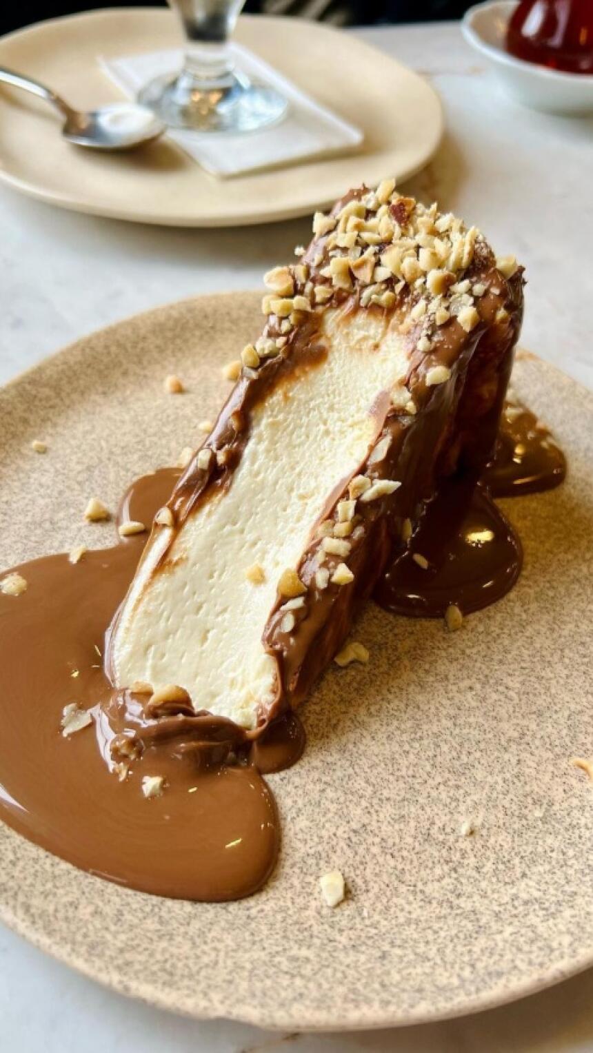 Sanjate o neodoljivom okusu San Sebastian cheesecakea? Evo gdje ga kušati u Mostaru!