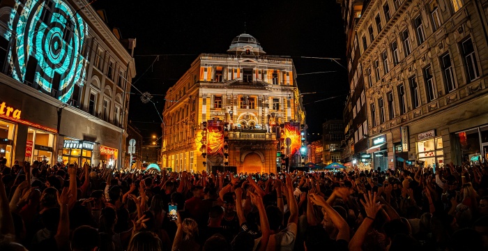 Noć kada je glazba ujedinila tisuće ljudi kod Vječne vatre