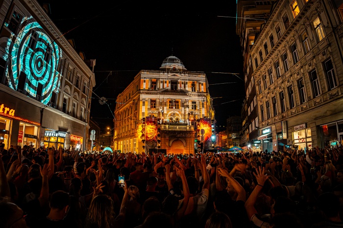 Noć kada je glazba ujedinila tisuće ljudi kod Vječne vatre