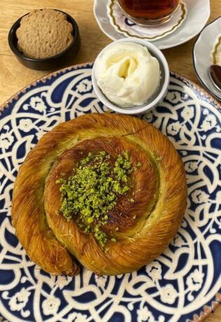 Volite kadaif u Dubai čokoladi? Možete ga kušati u još jednoj slastici blizu Sarajeva.