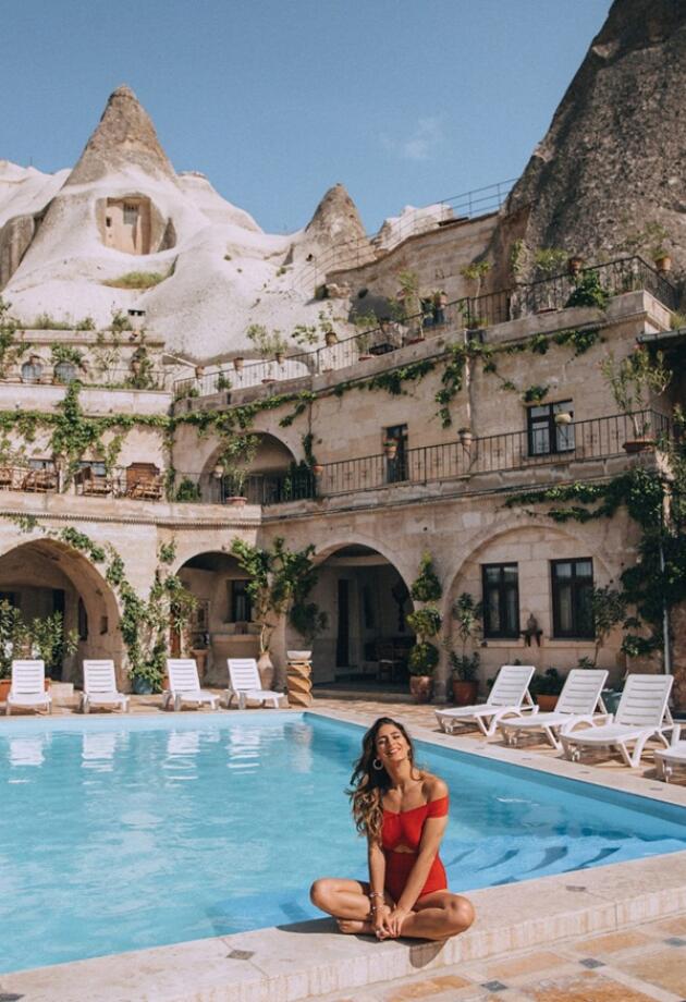 Ovaj hotel smješten među špiljama ima jedan od najljepših bazena i prekrasan pogled na Kapadokiju