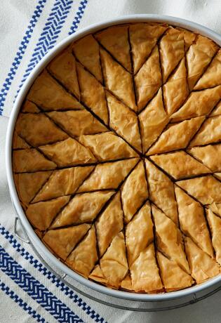 Najukusniji recepti za baklavu + video tutorijal kako ju narezati u oblik dijamanta