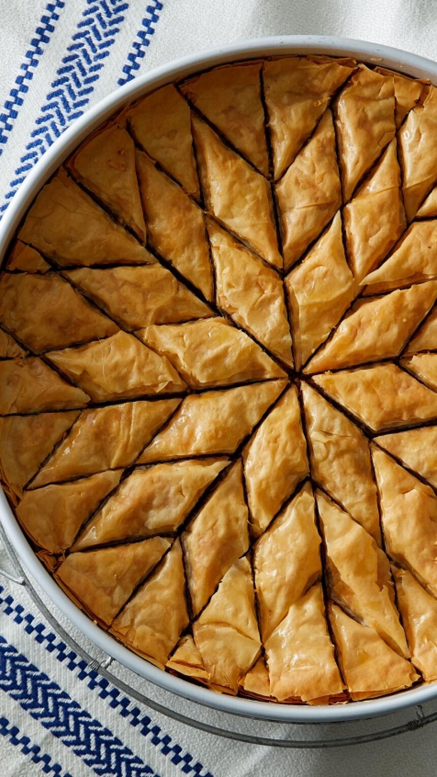 Najukusniji recepti za baklavu + video tutorijal kako ju narezati u oblik dijamanta