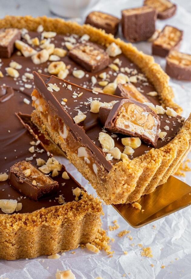 Recept za bezglutenski Snickers kolač koji se ne peče