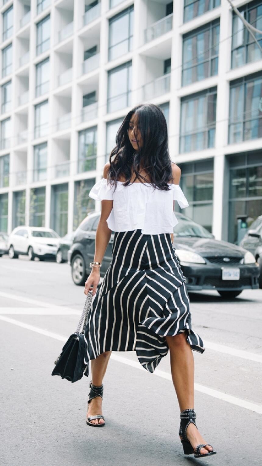 20 romantičnih bluza otvorenih ramena koje će biti ženstvena baza vaših ljetnih outfita
