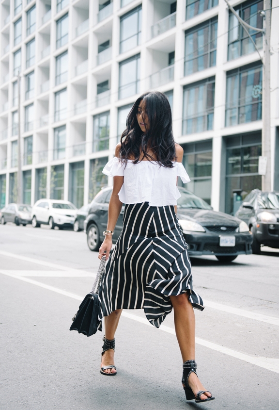 20 romantičnih bluza otvorenih ramena koje će biti ženstvena baza vaših ljetnih outfita