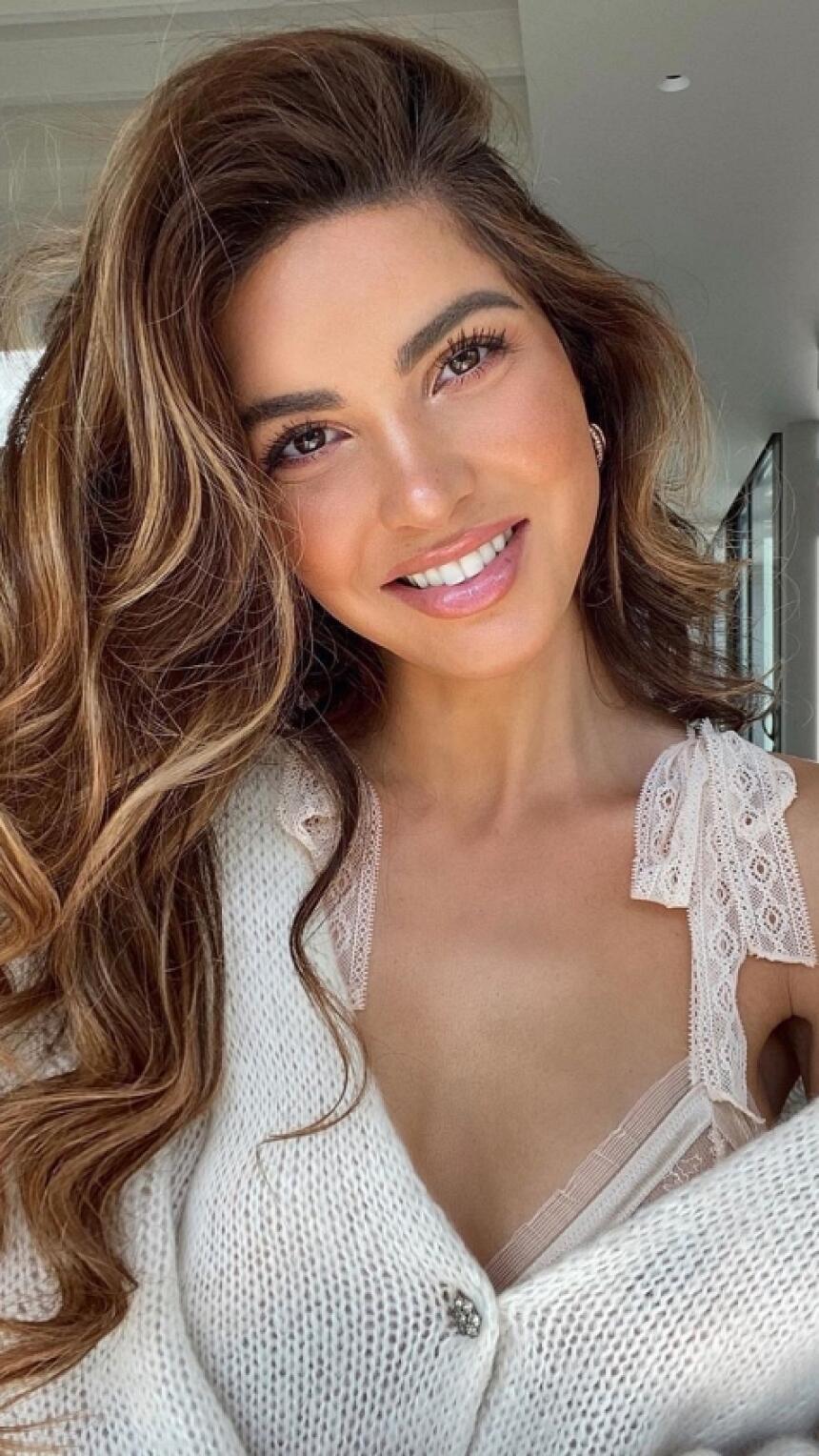 3 trika Negin Mirsalehi kako stilizirati savršene lokne