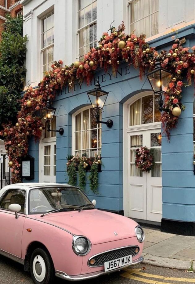 U Londonu je započela blagdanska čarolija, a ove fotografije dokazuju da su ulazna vrata najšarmantniji dio dekora!