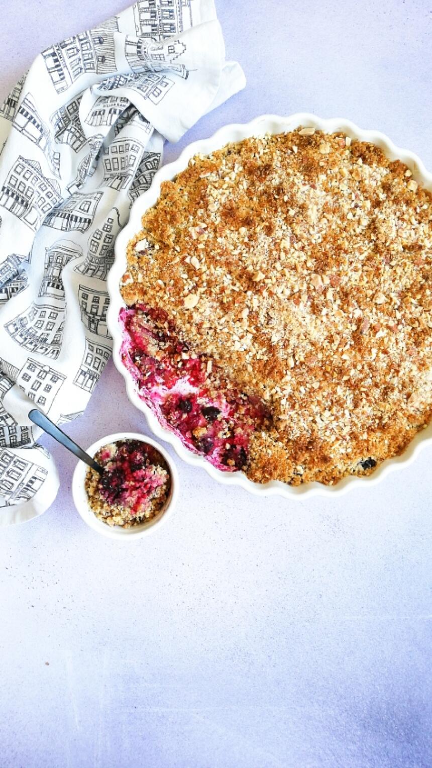 Recept za crumble kolač sa bobičastim voćem i cimetom koji će uljepšati i kišoviti dan