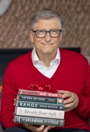 Bill Gates objavio je listu omiljenih knjiga za 2020. godinu koje želi da i vi pročitate za blagdane