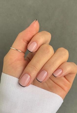9 najljepših minimalističkih manikura koje želimo isprobati ove zime