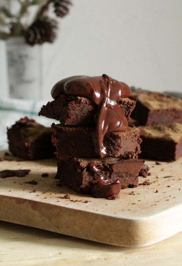 Zdravi recept za brownie koji se ne peče i ima samo 4 sastojka