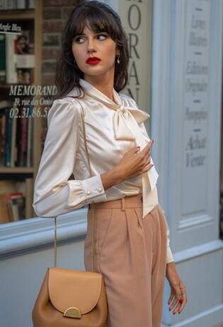 Bluza sa mašnom: 7 chic načina kako nositi ovaj modni favorit