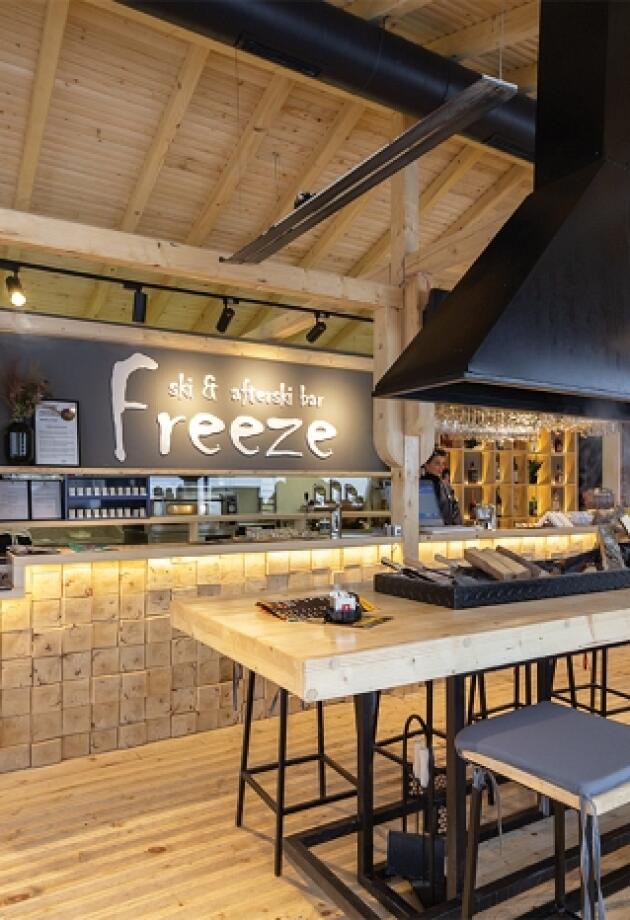 Zavirite u novootvoreni Freeze Ski & After Bar na Jahorini koji ima savršen pogled na planinsku stazu