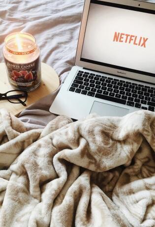 Kokice spremne! 5 Netflix serija koje su trenutno najveći hit, a koje možete gledati tokom vikend lockdowna