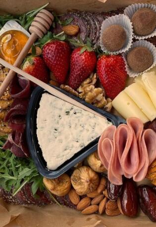 Svoju omiljenu gourmet platu sada možete naručiti na kućnu adresu u Sarajevu. Upoznajte @graze_boxes_!