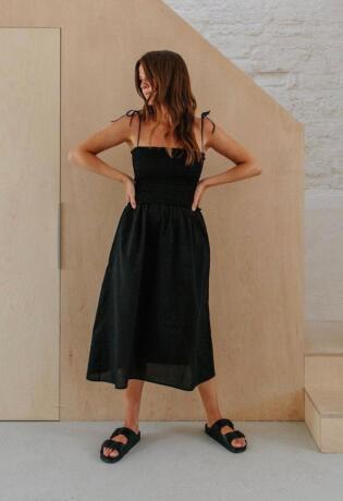 Stilski vodič: 8 prijedloga kako kombinirati Birkenstock papuče i haljinu u efektan, ležerni look