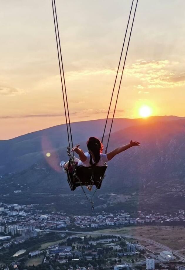 Ljuljačka sa pogledom na grad: nova atrakcija iznad Mostara koja će oduševiti sve ljubitelje adrenalina