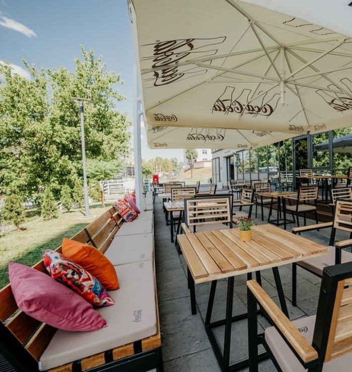 Otkrili smo novo cozy mjesto u Tuzli sa simpatičnim vintage detaljima gdje možete uživati u kafi i odličnim zalogajima