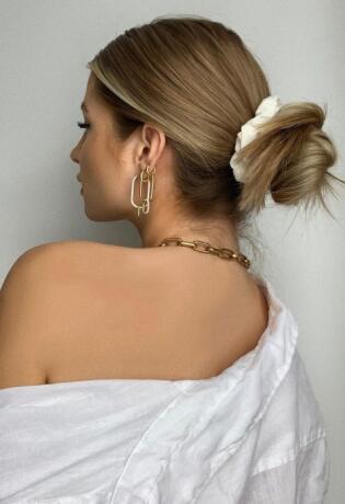 Kako nositi scrunchie gumicu ljeti? Imamo 14 maštovitih prijedloga za svaku priliku.