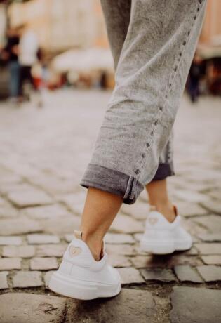 Lovidovi, brend iz Žepča, ima trendy tenisice koje ćete nositi uz jeans, ali i lepršave haljine