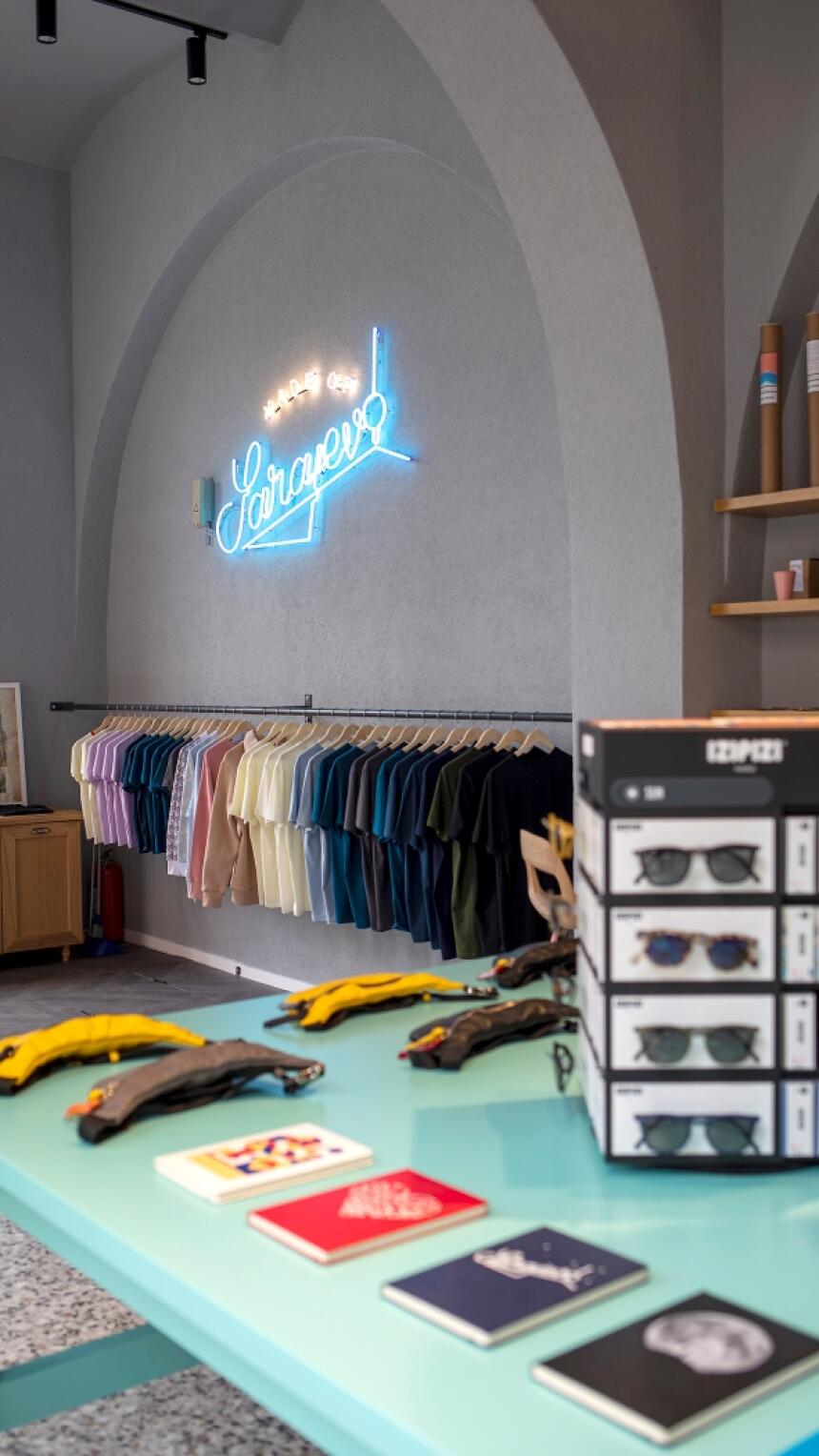 Zavirili smo u novi Molimao shop u Sarajevu koji izgleda cool. Donosimo foto priču!