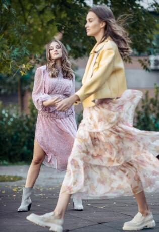 Street style editorijal: Donosimo fotografije snimljene sa trendy dizajnerskim artiklima na ulicama Sarajeva